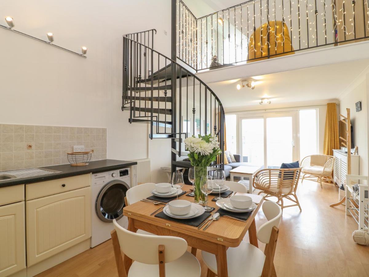 Breakers Apartment New Quay Екстериор снимка