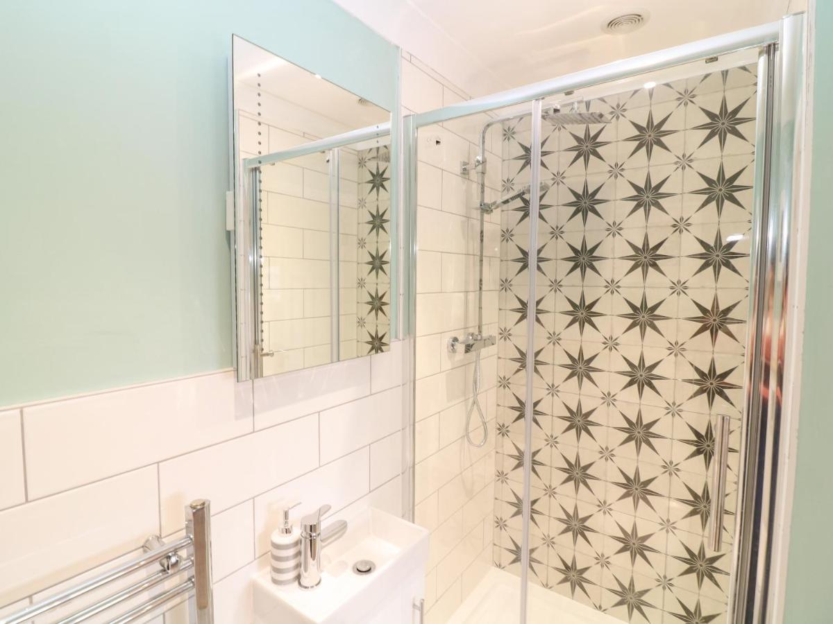 Breakers Apartment New Quay Екстериор снимка